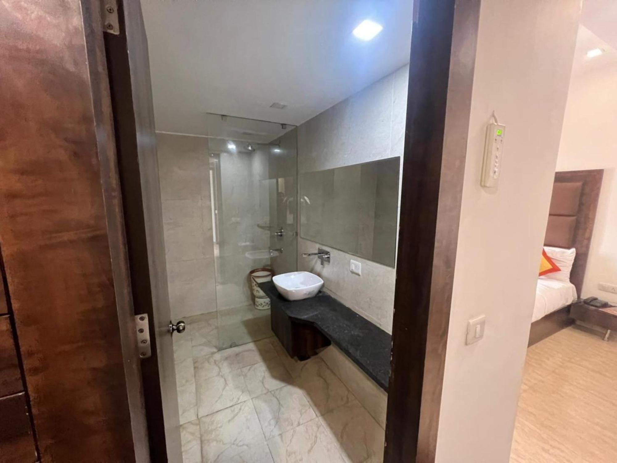Hotel Royal Palace Hapur Екстер'єр фото